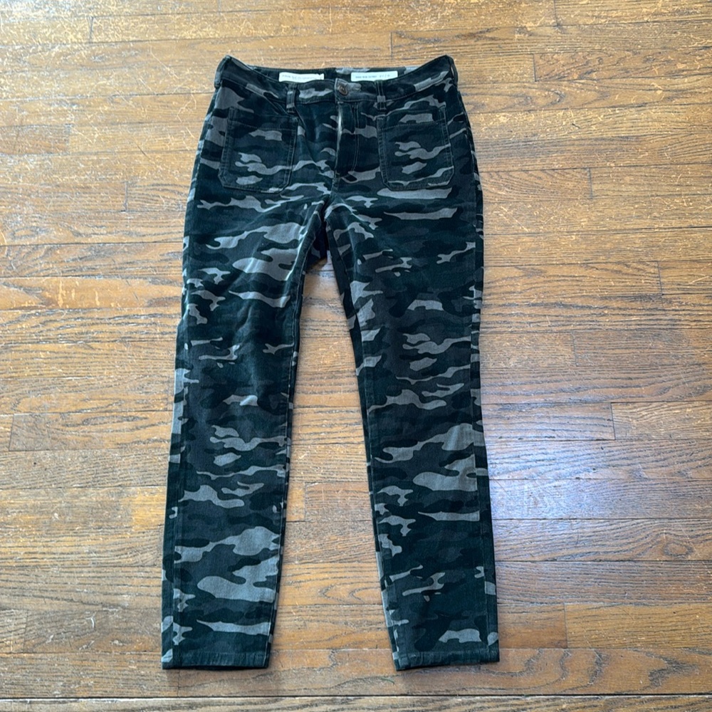 Pilcro and the Letterpress high rise skinny thin wale camo courderoys. Size 31